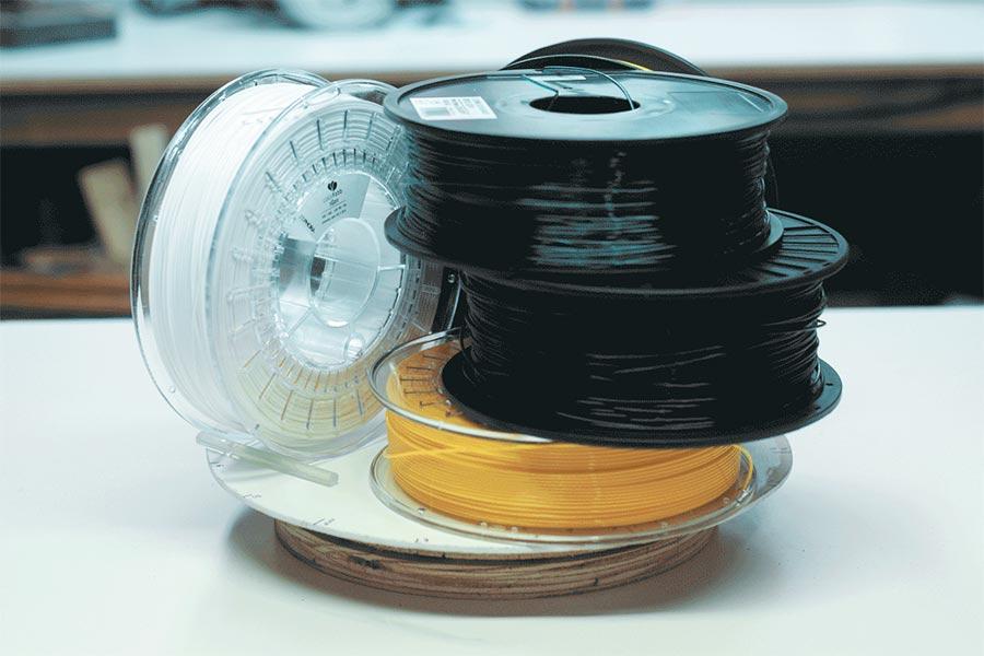 What is the difference between PLA and PET filament?