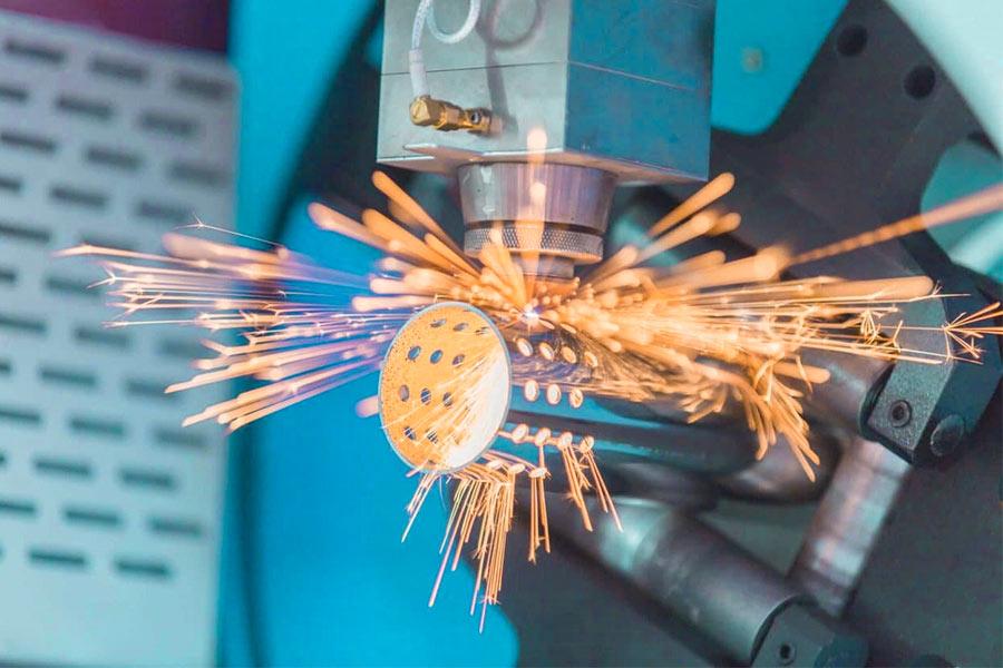 Was macht das Laserschneiden für die Metall- und Papierherstellung unerlässlich?