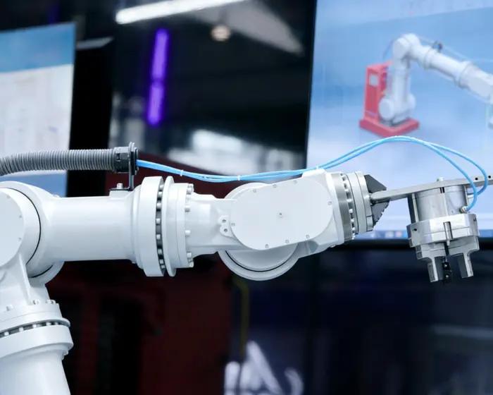 LS Manufacturing & KUKA Robotics: High-Speed Arms for Semiconductor Manufacturing