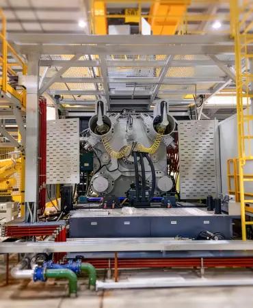 ダイカスト工場の作業風景3