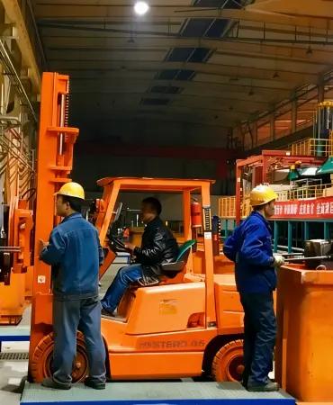 ダイカスト工場のワークショップ風景5