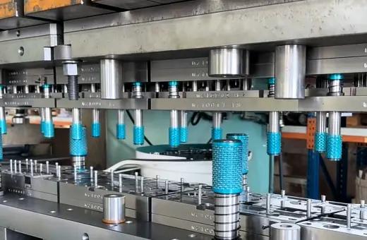 順送金型スタンピング