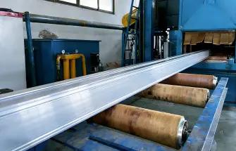 Long aluminum extrusion profiles in production