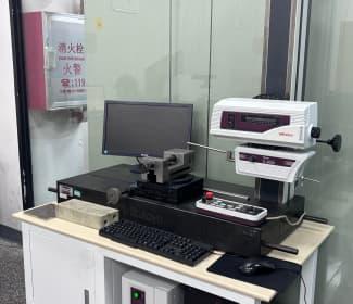 Precision measurement instrument for dimensional accuracy