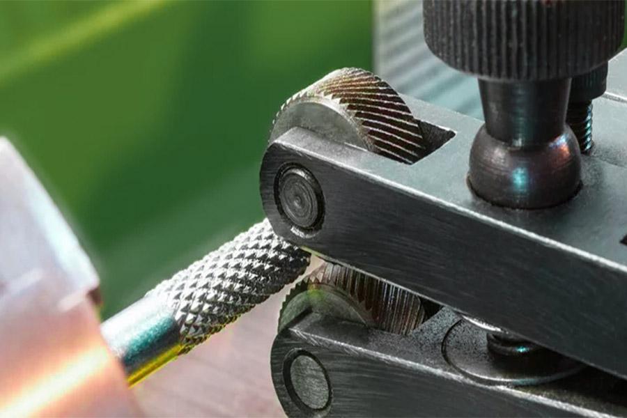 What is the knurling tool in a lathe machine?
